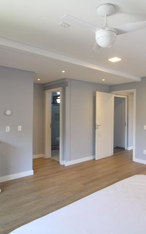 Casa de condomínio à venda com 250m², 3 quartos e 3 vagasSuíte