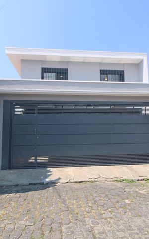 Casa de condomínio à venda com 250m², 3 quartos e 3 vagasFachada