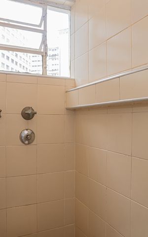 Apartamento à venda com 94m², 2 quartos e sem vaga Apartamento à venda com 94m², 2 quartos e sem vagaBanheiro de Serviço