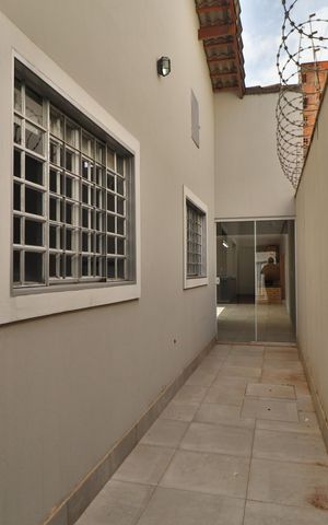 Casa para alugar com 200m², 3 quartos e 2 vagasCorredor