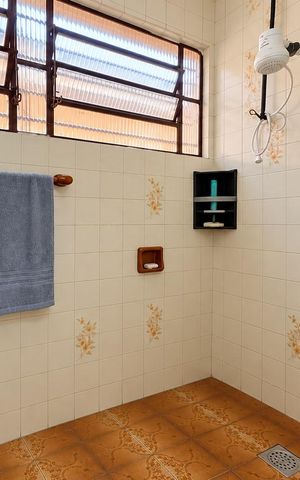 Casa para alugar com 75m², 2 quartos e 1 vaga Casa para alugar com 75m², 2 quartos e 1 vagaBanheiro social