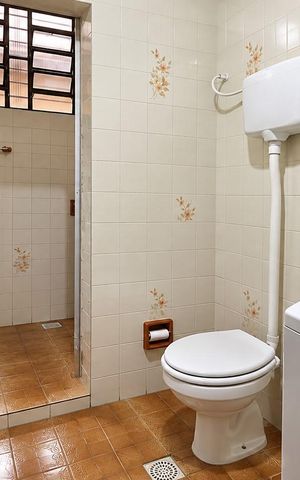 Casa para alugar com 75m², 2 quartos e 1 vaga Casa para alugar com 75m², 2 quartos e 1 vagaBanheiro social