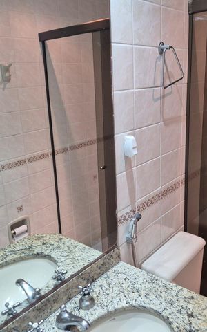 Apartamento à venda com 62m², 2 quartos e 2 vagasBanheiro da suíte