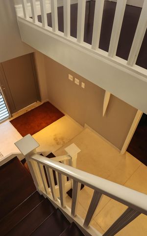 Casa para alugar com 165m², 3 quartos e 2 vagasEscadas
