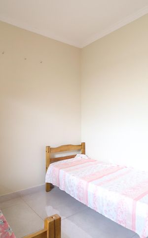Casa para alugar com 70m², 2 quartos e 2 vagasQuarto 1