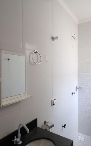 Casa para alugar com 70m², 2 quartos e 2 vagasBanheiro Social