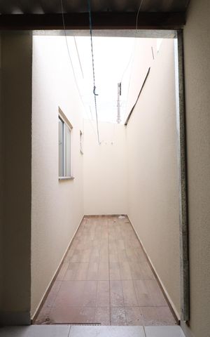 Casa para alugar com 70m², 2 quartos e 2 vagasCorredor