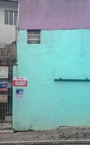 Casa para alugar com 70m², 2 quartos e sem vaga Casa para alugar com 70m², 2 quartos e sem vagaFachada