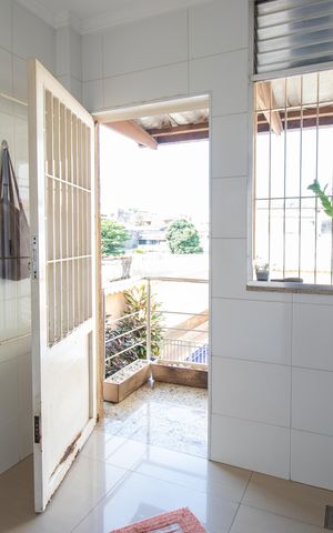 Casa à venda com 236m², 4 quartos e 2 vagas Casa à venda com 236m², 4 quartos e 2 vagasarea de