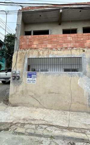 Casa para alugar com 70m², 2 quartos e sem vagaFachada + placa