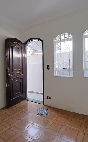 Casa para alugar com 70m², 2 quartos e 2 vagasSala
