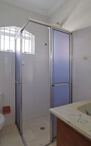 Casa para alugar com 70m², 2 quartos e 2 vagasBanheiro