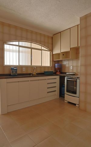 Casa para alugar com 70m², 2 quartos e 2 vagasCozinha