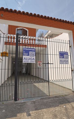 Casa para alugar com 70m², 2 quartos e 2 vagasFachada