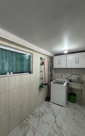 Casa à venda com 141m², 3 quartos e 2 vagas Casa à venda com 141m², 3 quartos e 2 vagasÁrea de Serviço