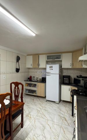 Casa à venda com 141m², 3 quartos e 2 vagas Casa à venda com 141m², 3 quartos e 2 vagasCozinha