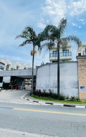 Casa de condomínio para alugar com 155m², 4 quartos e 2 vagas Casa de condomínio para alugar com 155m², 4 quartos e 2 vagasFachada