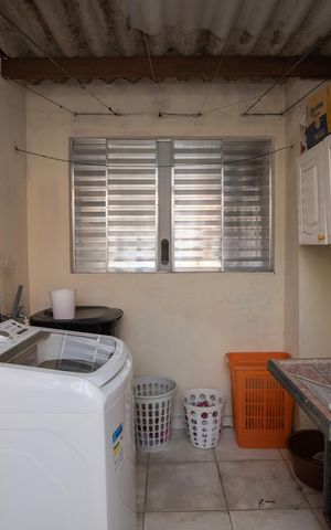Casa à venda com 250m², 3 quartos e 4 vagas Casa à venda com 250m², 3 quartos e 4 vagasÁrea de Serviço