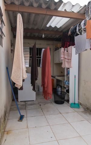 Casa à venda com 250m², 3 quartos e 4 vagas Casa à venda com 250m², 3 quartos e 4 vagasÁrea de Serviço