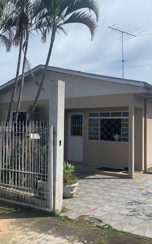 Casa à venda com 80m², 3 quartos e sem vaga Casa à venda com 80m², 3 quartos e sem vagaFachada