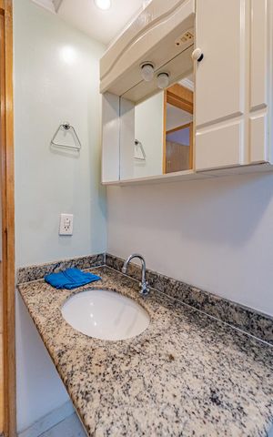 Apartamento à venda com 61m², 2 quartos e 1 vaga Apartamento à venda com 61m², 2 quartos e 1 vagaBanheiro