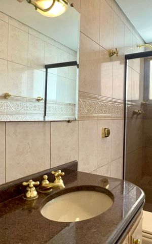 Apartamento à venda com 100m², 3 quartos e 2 vagas Apartamento à venda com 100m², 3 quartos e 2 vagasBanheiro