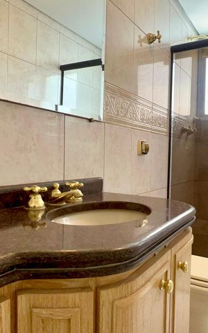 Apartamento à venda com 100m², 3 quartos e 2 vagas Apartamento à venda com 100m², 3 quartos e 2 vagasBanheiro