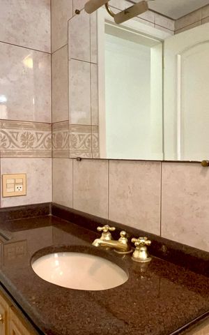 Apartamento à venda com 100m², 3 quartos e 2 vagas Apartamento à venda com 100m², 3 quartos e 2 vagasBanheiro