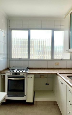Apartamento à venda com 100m², 3 quartos e 2 vagas Apartamento à venda com 100m², 3 quartos e 2 vagasCozinha