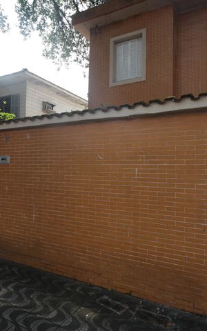 Casa para alugar com 220m², 4 quartos e 3 vagasFachada