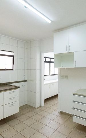 Apartamento para alugar com 126m², 3 quartos e 2 vagas Apartamento para alugar com 126m², 3 quartos e 2 vagasCozinha