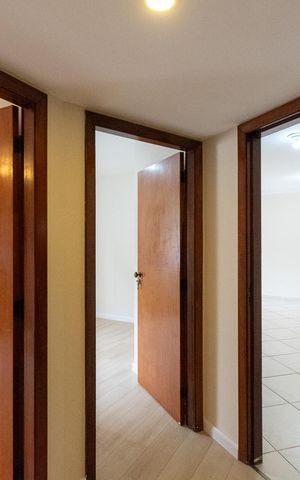 Apartamento para alugar com 126m², 3 quartos e 2 vagas Apartamento para alugar com 126m², 3 quartos e 2 vagasCorredor