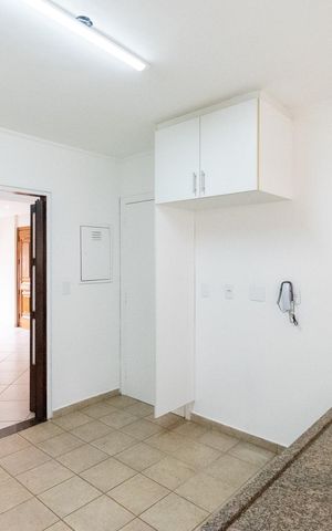 Apartamento para alugar com 126m², 3 quartos e 2 vagas Apartamento para alugar com 126m², 3 quartos e 2 vagasCozinha