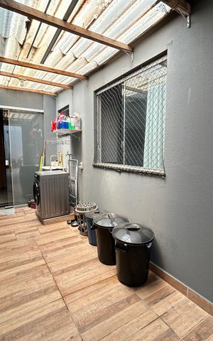 Casa à venda com 180m², 2 quartos e 2 vagas