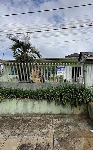 Casa à venda com 360m², 3 quartos e 1 vaga Casa à venda com 360m², 3 quartos e 1 vagaFachada