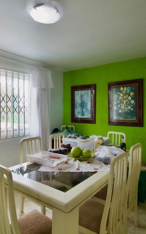 Casa à venda com 360m², 3 quartos e 1 vaga Casa à venda com 360m², 3 quartos e 1 vagaSala de Jantar