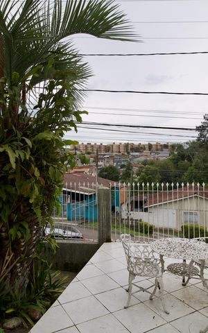 Casa à venda com 360m², 3 quartos e 1 vaga Casa à venda com 360m², 3 quartos e 1 vagaVista