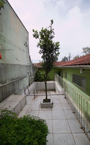 Casa à venda com 360m², 3 quartos e 1 vaga Casa à venda com 360m², 3 quartos e 1 vagaPiscina