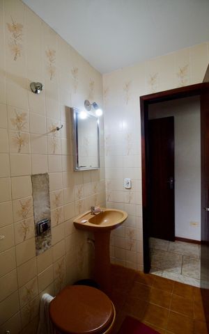 Casa à venda com 360m², 3 quartos e 1 vaga Casa à venda com 360m², 3 quartos e 1 vagaBanheiro 1