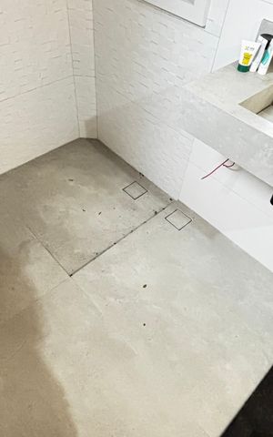 Apartamento à venda com 100m², 2 quartos e 1 vaga Apartamento à venda com 100m², 2 quartos e 1 vagaBanheiro da Suíte