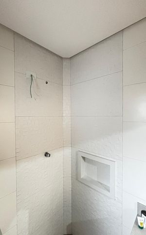 Apartamento à venda com 100m², 2 quartos e 1 vaga Apartamento à venda com 100m², 2 quartos e 1 vagaBanheiro da Suíte