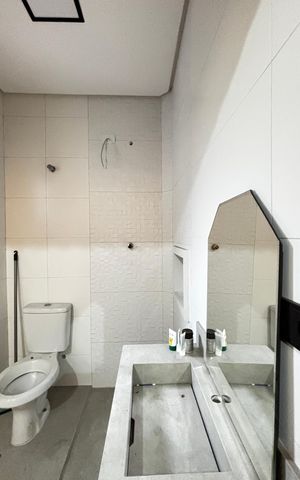 Apartamento à venda com 100m², 2 quartos e 1 vaga Apartamento à venda com 100m², 2 quartos e 1 vagaBanheiro da Suíte