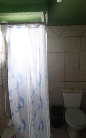 Casa à venda com 50m², 4 quartos e 6 vagasBanheiro