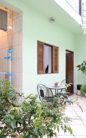 Casa à venda com 147m², 2 quartos e 2 vagasQuintal e área de serviço 