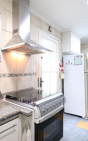 Casa à venda com 147m², 2 quartos e 2 vagasCozinha 