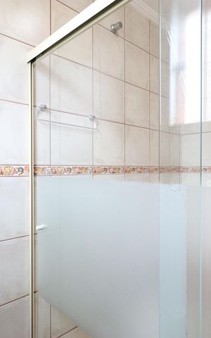 Casa à venda com 147m², 2 quartos e 2 vagasBanheiro da Suíte 2