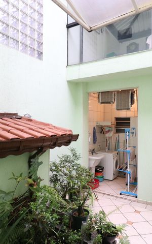 Casa à venda com 147m², 2 quartos e 2 vagasQuintal e área de serviço 