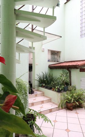Casa à venda com 147m², 2 quartos e 2 vagasQuintal e área de serviço 