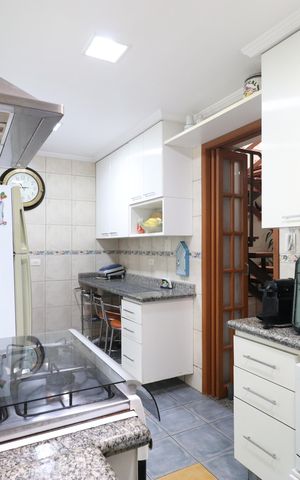 Casa à venda com 147m², 2 quartos e 2 vagasCozinha 
