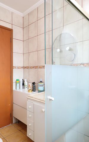 Casa à venda com 147m², 2 quartos e 2 vagasBanheiro da Suíte 2